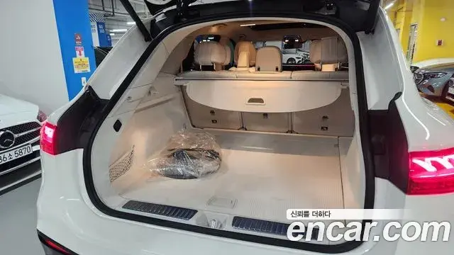 Mercedes-Benz EQS SUV 2023 — ფოტო 17/20