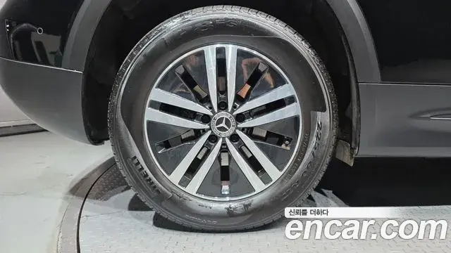Mercedes-Benz GLB-Class 2021 — Фото 5/20