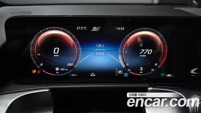 Mercedes-Benz GLB-Class 2021 — Фото 8/20
