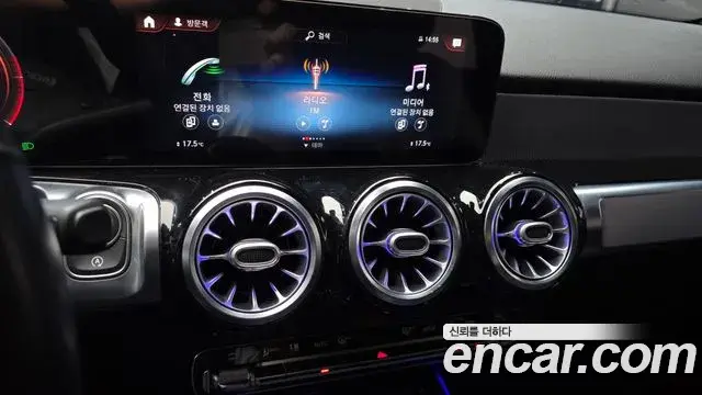 Mercedes-Benz GLB-Class 2021 — Фото 14/20
