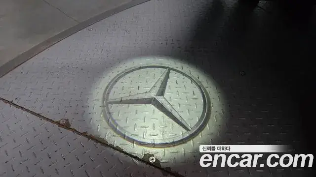 Mercedes-Benz GLB-Class 2021 — Фото 18/20