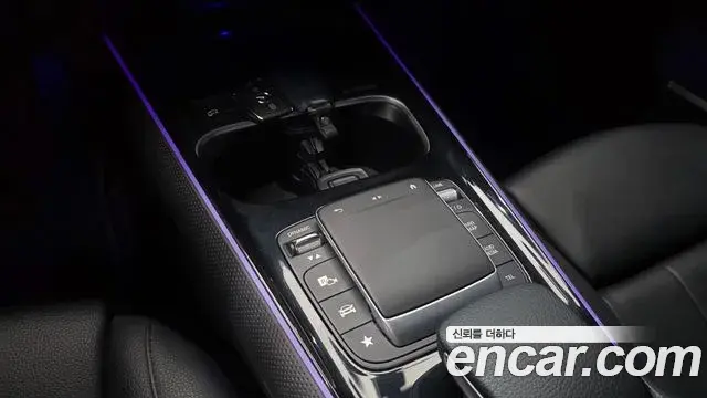 Mercedes-Benz GLB-Class 2021 — Фото 19/20