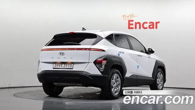 Hyundai Kona 2023 — Фото 2/20