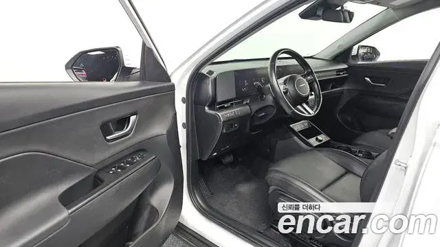 Hyundai Kona 2023 — Фото 10/20