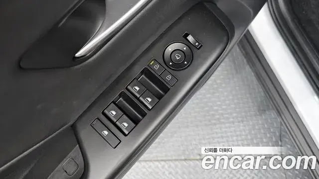 Hyundai Kona 2023 — Фото 12/20