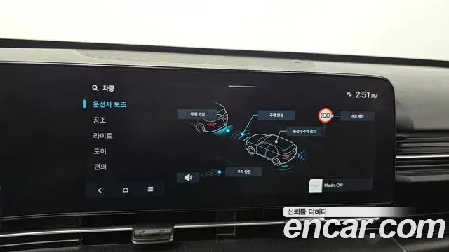 Hyundai Kona 2023 — Фото 18/20