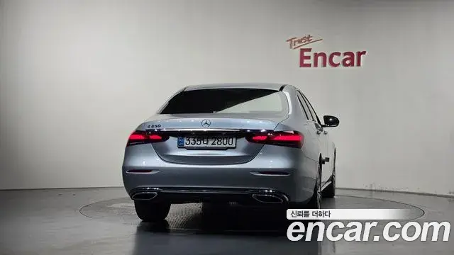 Mercedes-Benz E-Class 2021 — Фото 4/20