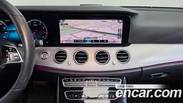 Mercedes-Benz E-Class 2021 — Фото 12/20