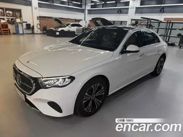 Mercedes-Benz E-Class 2025 — Фото 1/4