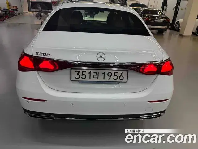 Mercedes-Benz E-Class 2025 — Фото 3/4