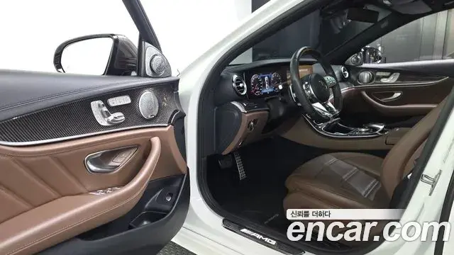 Mercedes-Benz E-Class 2019 — Фото 10/20