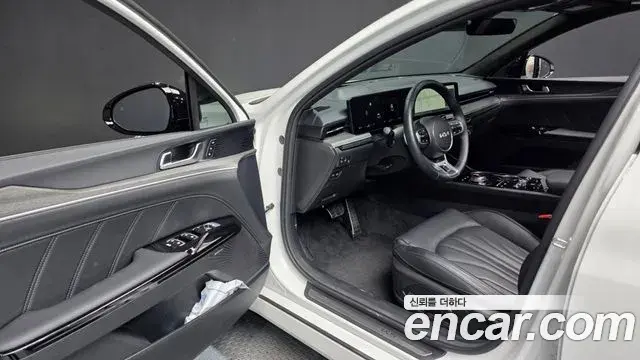 Kia K5 2025 — Şəkil 10/20