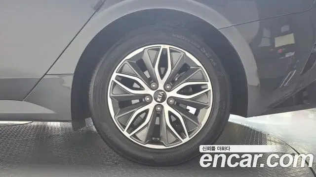 Kia K5 2020 — Photo 2/39