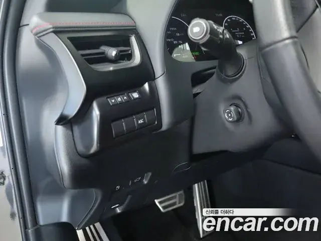 Lexus UX300h 2025 — Photo 16/16