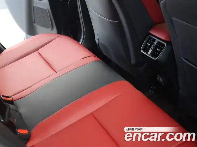Lexus UX300h 2025 — Photo 13/16
