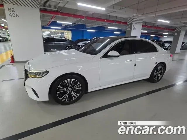 Mercedes-Benz E-Class 2024 — Фото 1/20