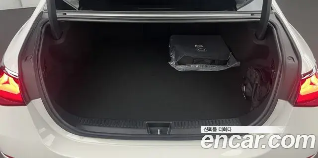 Mercedes-Benz E-Class 2026 — Фото 18/19