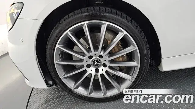 Mercedes-Benz E-Class 2022 — Фото 4/20