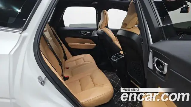 Volvo XC60 2018 — Фото 12/20