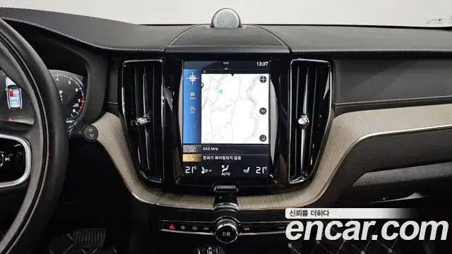 Volvo XC60 2018 — Фото 14/20