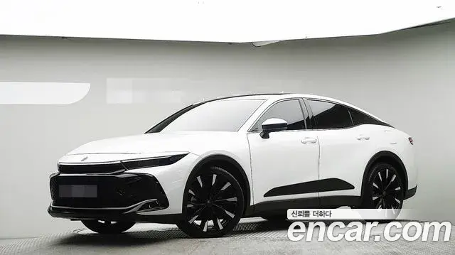 Toyota Crown Crossover 2023 — Фото 1/20