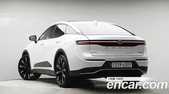 Toyota Crown Crossover 2023 — Фото 2/20