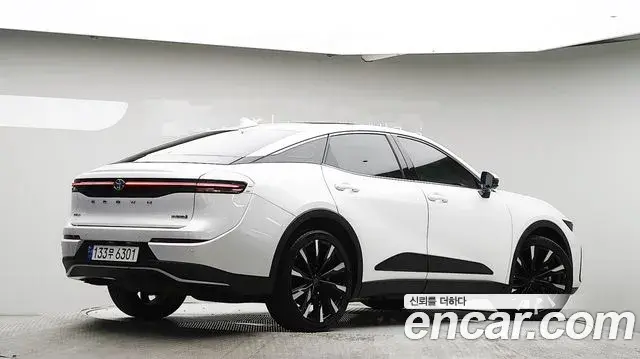 Toyota Crown Crossover 2023 — Фото 4/20