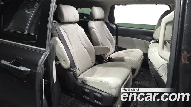 Kia Carnival 2023 — Фото 11/20