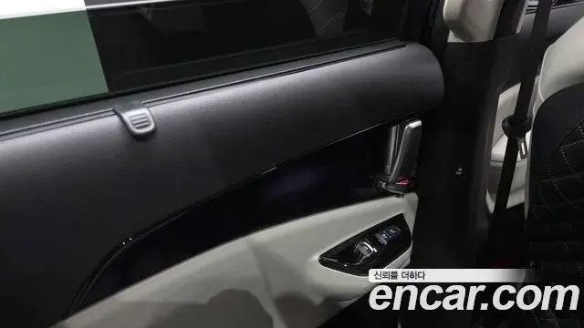 Kia Carnival 2023 — Фото 19/20