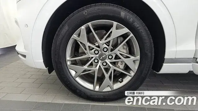 Genesis GV70 2023 — ფოტო 31/34