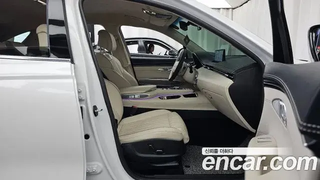 Genesis GV70 2023 — ფოტო 25/34