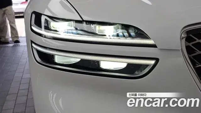Genesis GV70 2023 — ფოტო 14/34