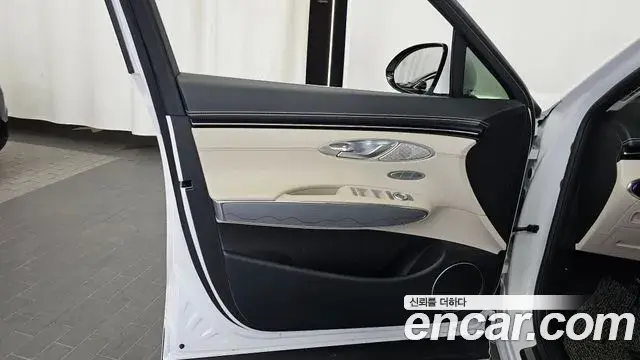 Genesis GV70 2023 — ფოტო 23/34