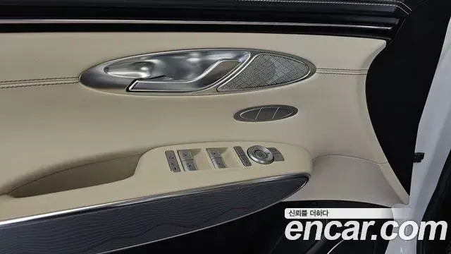 Genesis GV70 2023 — ფოტო 8/34