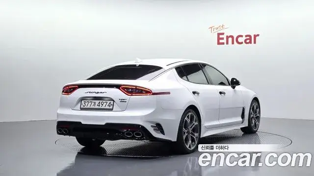 Kia Stinger 2020 — Фото 2/20