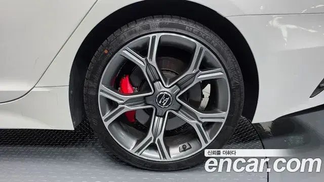 Kia Stinger 2020 — Photo 17/41