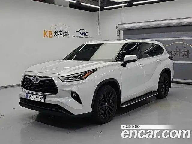 Toyota Highlander 2023 — ფოტო 1/19