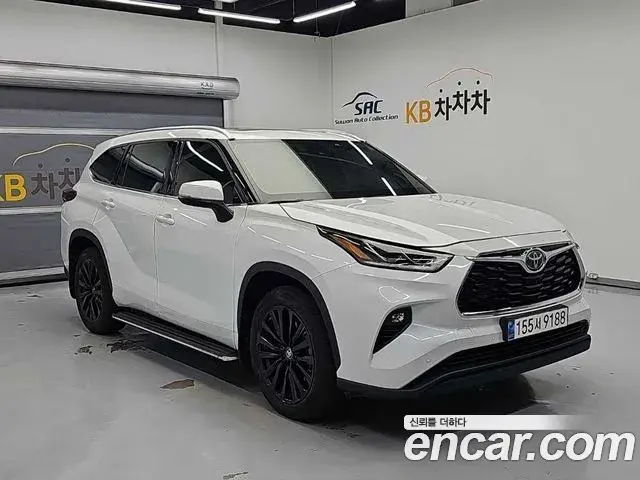 Toyota Highlander 2023 — ფოტო 2/19