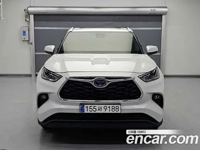 Toyota Highlander 2023 — ფოტო 13/19