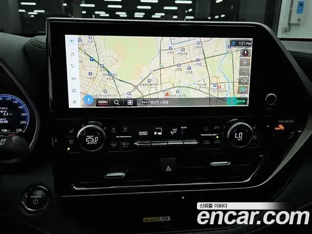 Toyota Highlander 2023 — ფოტო 16/19