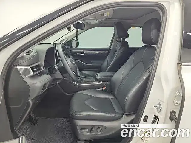 Toyota Highlander 2023 — ფოტო 12/19