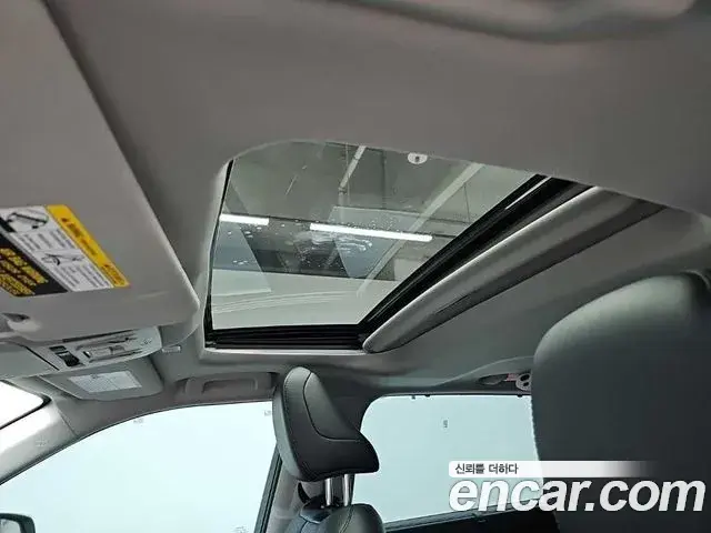 Toyota Highlander 2023 — ფოტო 19/19