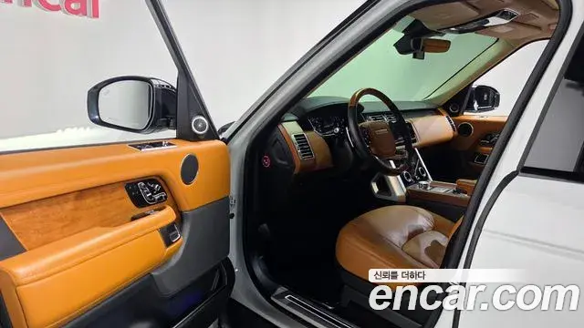 Land Rover Range Rover 2019 — Photo 16/20