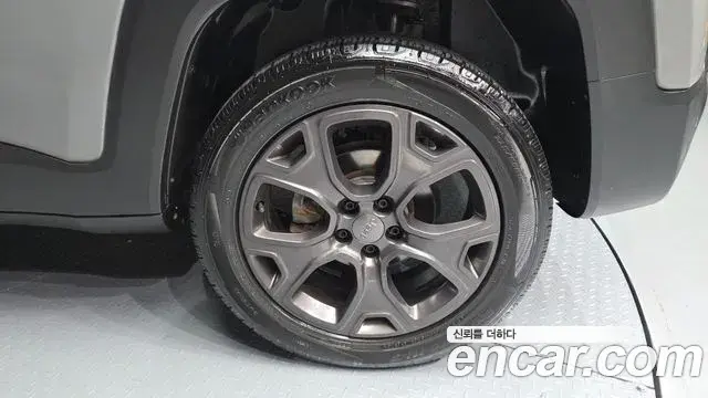 Jeep Renegade 2021 — Photo 10/32