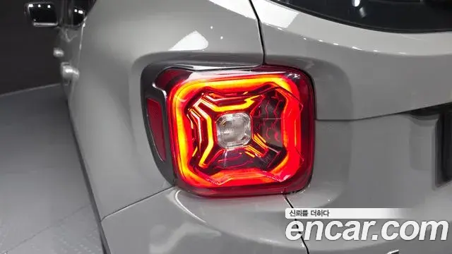 Jeep Renegade 2021 — Photo 3/32