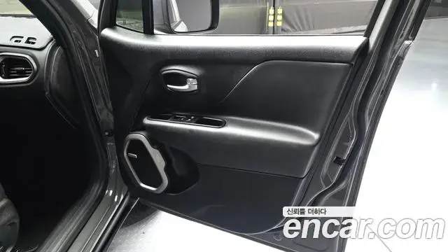 Jeep Renegade 2021 — Photo 20/32