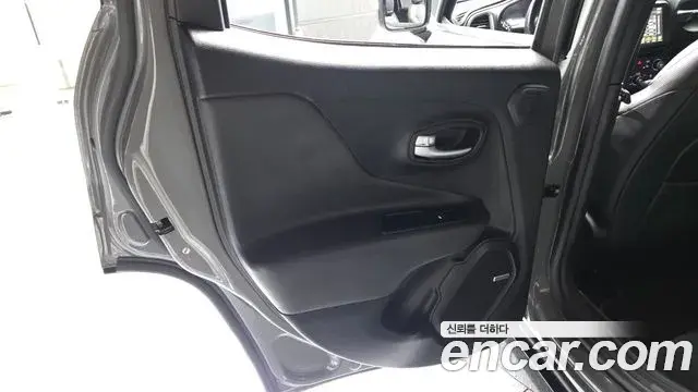 Jeep Renegade 2021 — Photo 1/32
