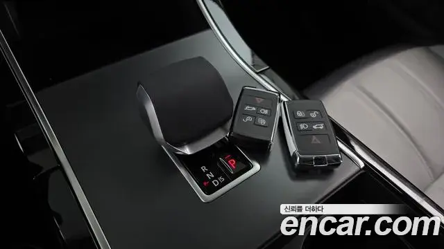 Land Rover Range Rover Evoque 2025 — Photo 9/20