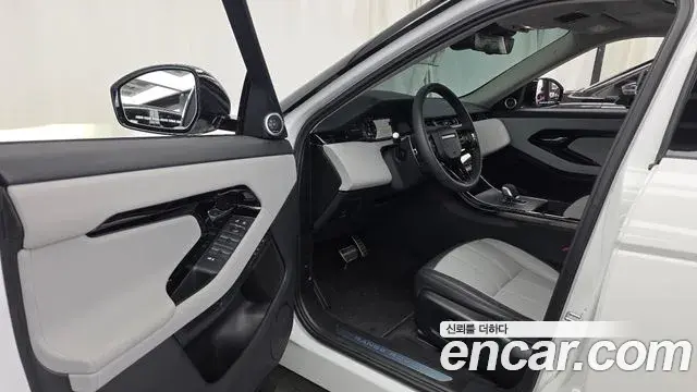 Land Rover Range Rover Evoque 2025 — Photo 12/20