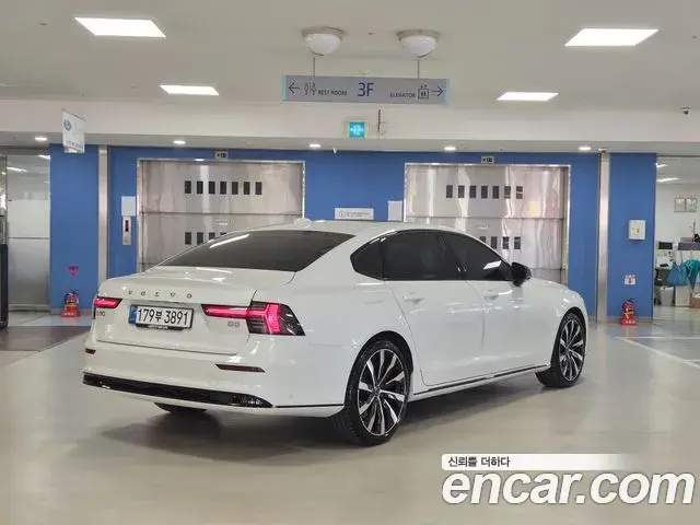 Volvo S90 2025 — Фото 1/20